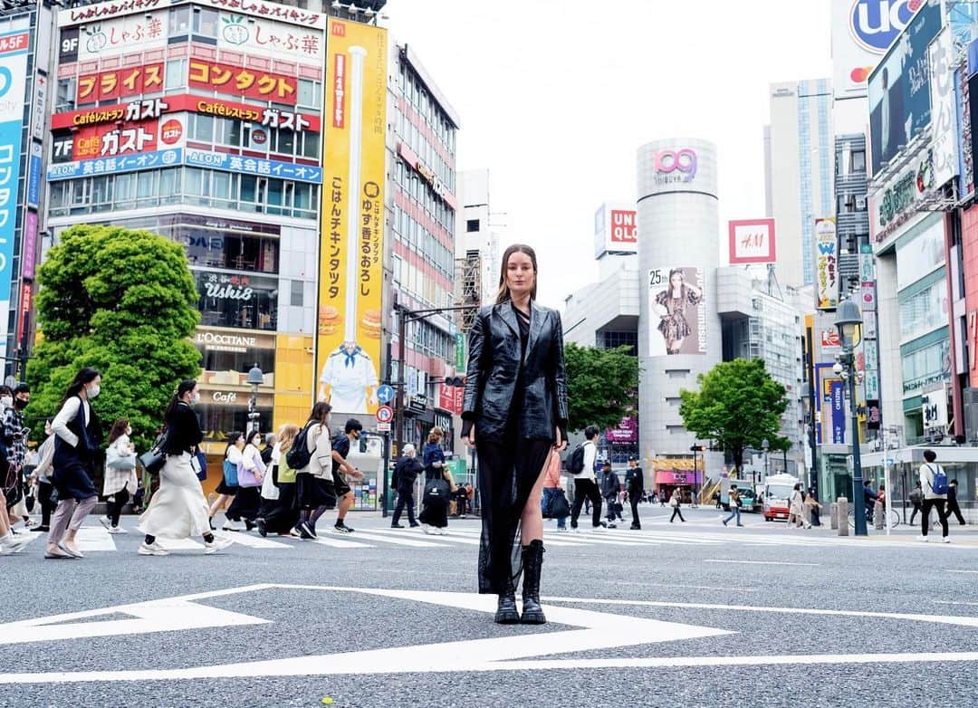 北野美奈のインスタグラム：「I haven't had street snap in shibuya crossing so many things go on  一期一会　is so beautiful word  in japanese.  April 2023 in #渋谷」