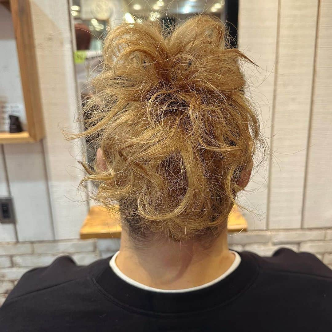 棚橋弘至さんのインスタグラム写真 - (棚橋弘至Instagram)「昨日の #hairstyle 💈 #博多」5月4日 22時42分 - hiroshi_tanahashi