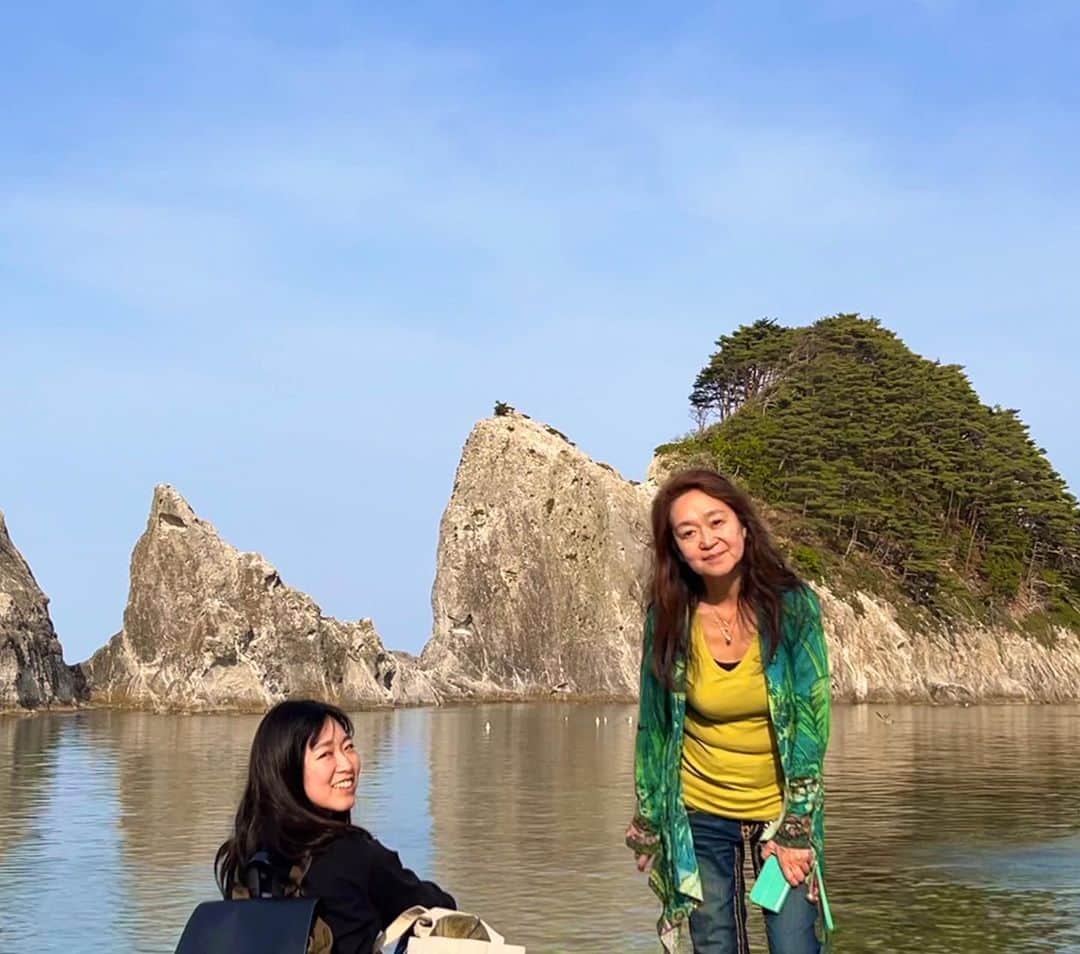 佐々木心音さんのインスタグラム写真 - (佐々木心音Instagram)「親子で、珍しく10数年ぶりに GWに出かけてます。 やっぱり人が多いねー そんな中、人を訪ねに向かいます。 自然は偉大だ。  #自然は偉大 #親子旅 #訪ねていきます　#海大好き #海でぼーっとするのが好き #親子旅 #佐々木心音 #うみねこ #やっぱりねこが好き #やっぱり猫が好き」5月4日 22時43分 - sasakikokone