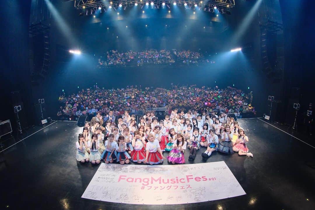のインスタグラム：「・  本日Zepp横浜にて開催された"Fang Music Fes #01 "皆さんありがとうございました⭐·̩͙  サイリウムや団扇も沢山見えて嬉しかったです🥰  しれっときゃっぴポーズ…･֊･︎✌🏻   #zepp横浜  #ファングフェス  #NGT48」