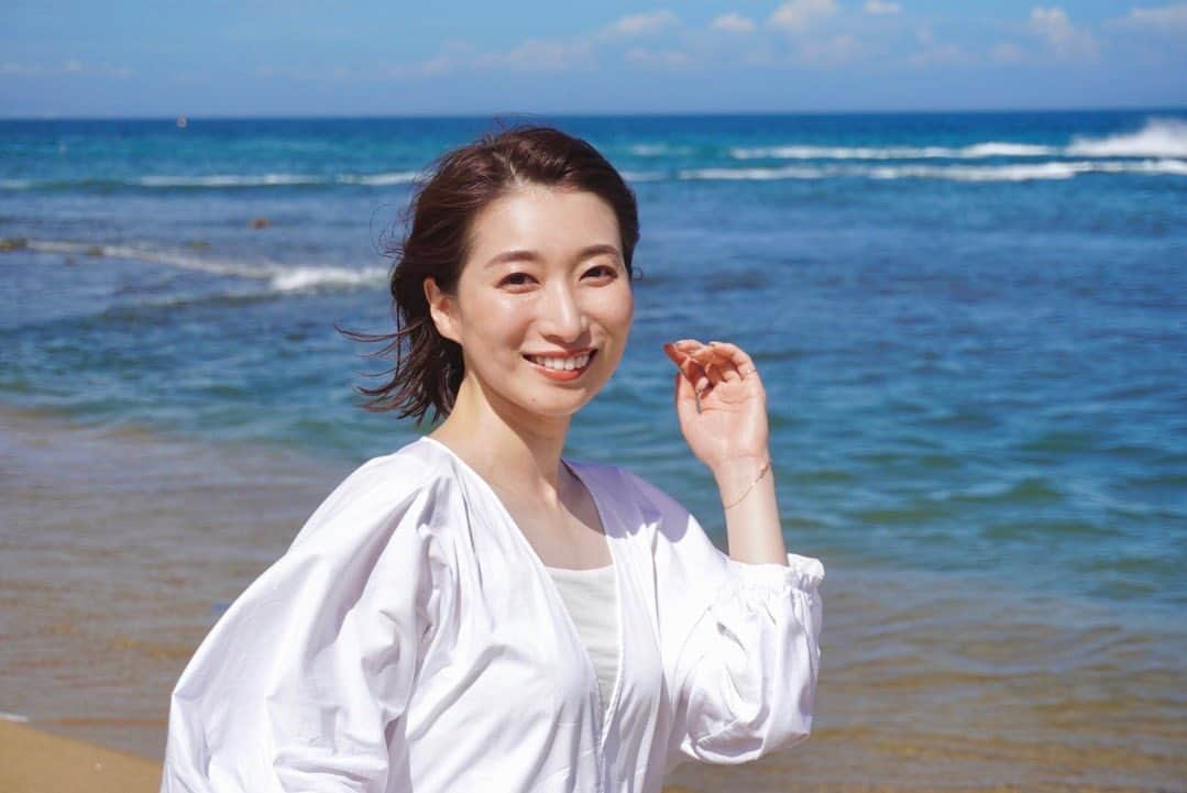 山田桃子のインスタグラム：「ご報告！ .  お仕事のご報告⛱  今シーズンから、「ビーチバレーボール」の実況を 担当させて頂くことになりました。 主に配信実況という形で、 ビーチバレーボールの魅力をお伝えします！  これまで5年程、スポーツキャスター、リポーター、 インタビュアーは、番組で携わらせて頂いていますが、 今回ビーチバレーボール及び、実況は、 初めて関わらせて頂きます🎤 ご縁に感謝です。  スポーツ観戦も、海も、大好きな私。 特に、現地観戦が好き！ どんなワクワクが待っているのか、、 今からドキドキ。  ビーチバレーボールの魅力、面白さ。 スポーツの楽しさ、現地の雰囲気。 選手皆さんの素晴らしさ。  取材もさせていただきながら、 勉強しながら＋α自分らしく！ YouTube配信にて試合の模様、 情報をお伝えしていきます✨  そして、さらにビーチバレーボールが盛り上がるよう、 微力ながら発信していきたいと考えております❤️‍🔥  今後たくさんの試合を観て、たくさんの事を吸収して、 挑みたいと思います。  どうか、よろしくお願い致します。  . #ビーチバレーボール #バレーボール #マイナビジャパンビーチバレーボールツアー #ビーチバレー #実況 #ビーチ #海岸 #海のある生活  #スポーツキャスター #スポーツ観戦 #泳げないけど #海が好き  #フリーアナウンサー #山田桃子 @jbv_beachvolleyball  @jva_beachvolley  @mynavi_sponsorship」