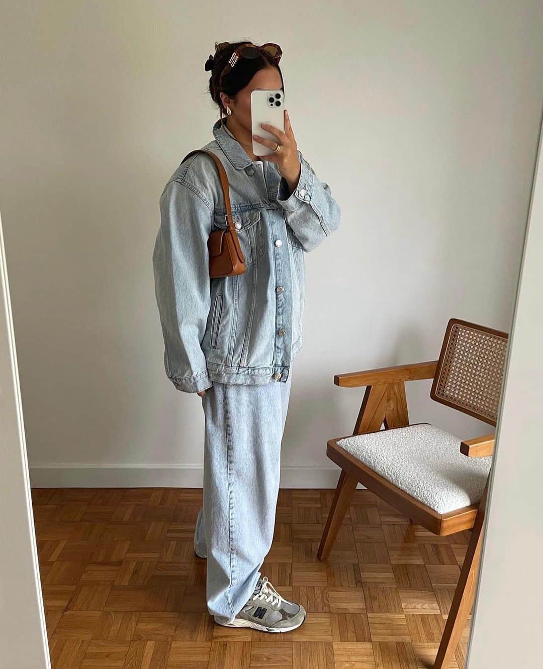 トップショップのインスタグラム：「Dare to double.  @imogenstyling wears the baggy jeans [116459131]」