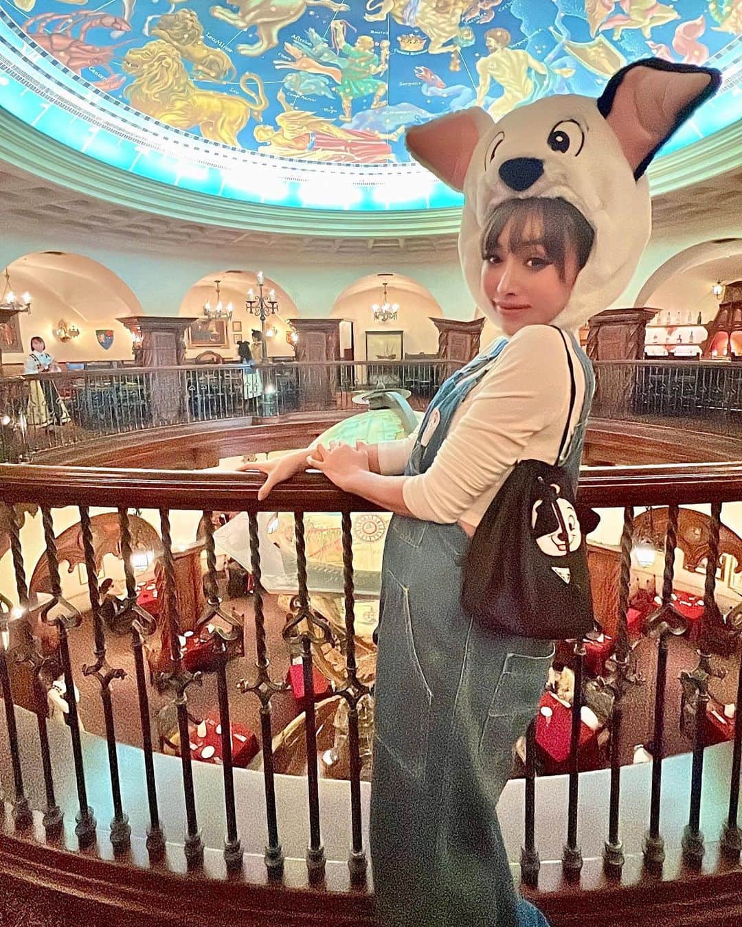 のインスタグラム：「101匹ふぁんきゃっぷ🤍🖤 2枚目アプリ使ってないのに何故か自分じゃないみたいでイヤなんだけどアップで撮ったのこれしかないからあげる🐶🙏  #tds #ディズニーシー #ファンキャップ #101匹わんちゃん」