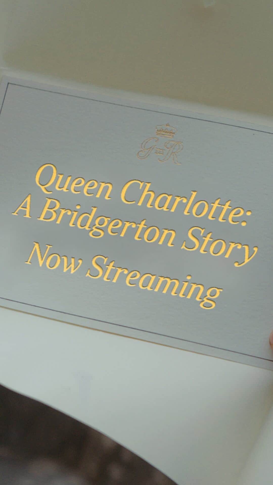 ションダ・ライムズのインスタグラム：「Today. #queencharlotte」