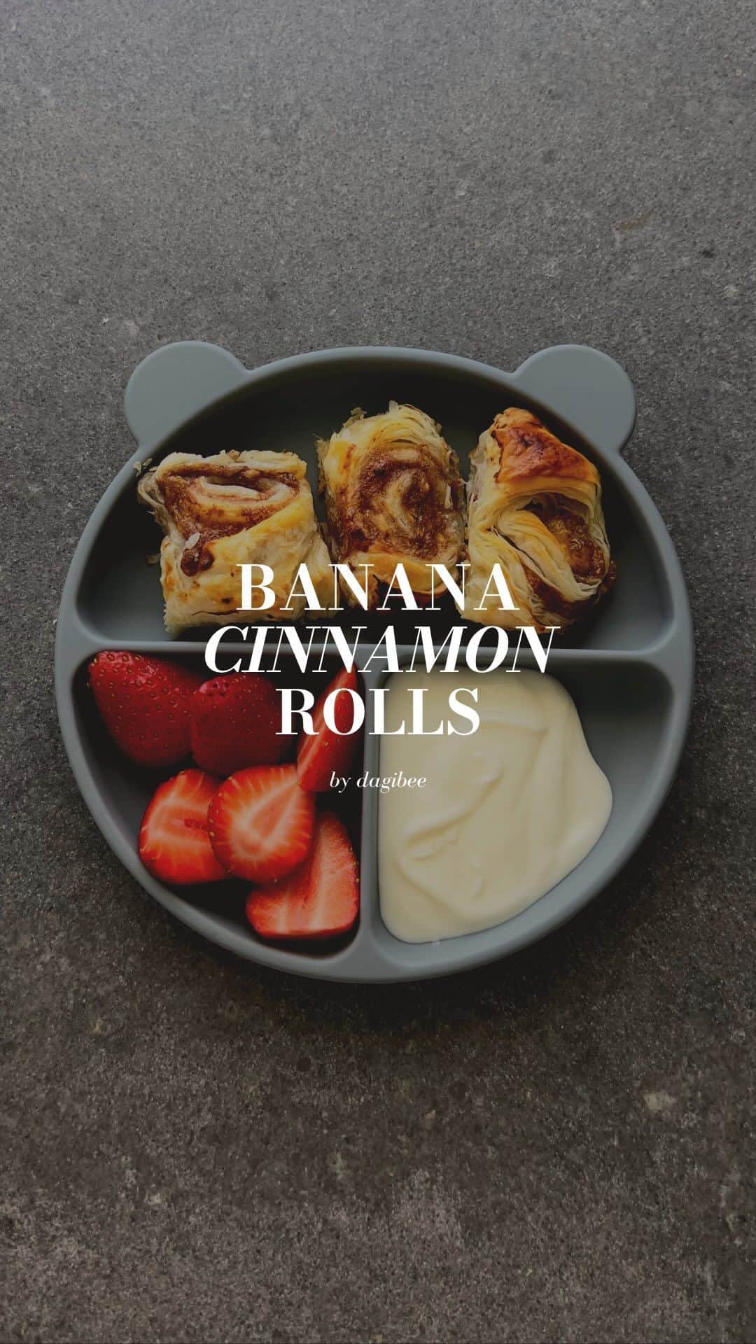 Dagi Beeのインスタグラム：「✨ Nelio’s Lieblingsfrühstück – BANANA CINNAMON ROLLS   Ihr habt mein Postfach gesprengt 🤯 - so viele Nachfragen zum Rezept der Bananen-Zimtschnecken.  Daher findet ihr alle wichtigen Informationen 🫶.   Habt ganz viel Freude beim Nachbacken und guten Appetit 💛!  𝐙𝐮𝐭𝐚𝐭𝐞𝐧 (für 2-3 Portionen):  * Blätterteig * Eine reife Banane * 1/2 Teelöffel Zimt * Vanilleextrakt nach Bedarf * 1 Ei   𝐀𝐧𝐥𝐞𝐢𝐭𝐮𝐧𝐠:  1. Heize den Ofen auf 180°C vor. 2. Zermatsche die Banane mit Hilfe einer Gabel. 3. Rühre Zimt und Vanilleextrakt unter. 4. Rolle den Blätterteig aus. 5. Verteile die Mischung gleichmäßig auf dem Blätterteig. 6. Rolle den Teig entlang der Füllung auf. 7. Schneide die Rolle in 2-3cm breite Stücke. 8. Lege eine Backform mit Backpapier aus (optional: bestreiche sie zum besseren Lösen mit Öl). 9. Lege die angebackenen Zimtschnecken in die Form. 10. Verquirle das Ei und mische einen Teelöffel Wasser hinzu. 11. Bestreiche die Rollen mit der Ei-Masse. 12. Backe die Zimtschnecken für 20-25 Minuten, bis sie gold-braun sind. 13. Anrichten, nach belieben dekorieren und mit etwas Zimt bestreuen & genießen! 🍴 ________ Rezept-Inspiration via Pinterest」