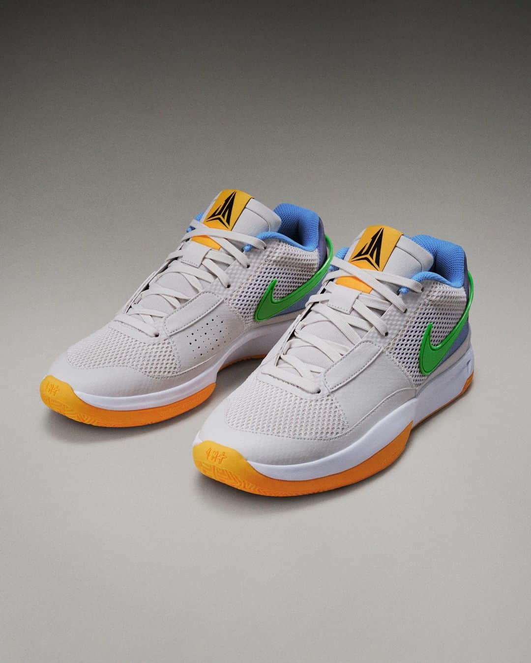 Nike Basketballさんのインスタグラム写真 - (Nike BasketballInstagram)「#JA1 ‘Family Trivia,’ a colorway inspired by Team Morant’s affinity for trivia game nights based off their favorite ‘90s sitcom. Ja-themed easter eggs fill out the sock-liner for all the “12” fanatics out there.   Available now in select retail doors.」5月4日 23時01分 - nikebasketball