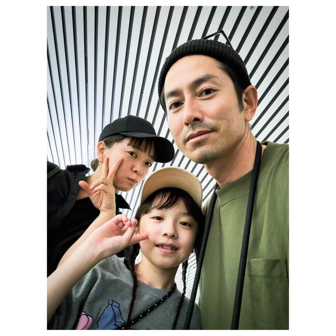 のインスタグラム：「＂GW＂ちょっとお出掛け。 ⁡ #ゴールデンウィーク #ファミリー #家族 #娘 #お出掛け #gw #family #daughter」