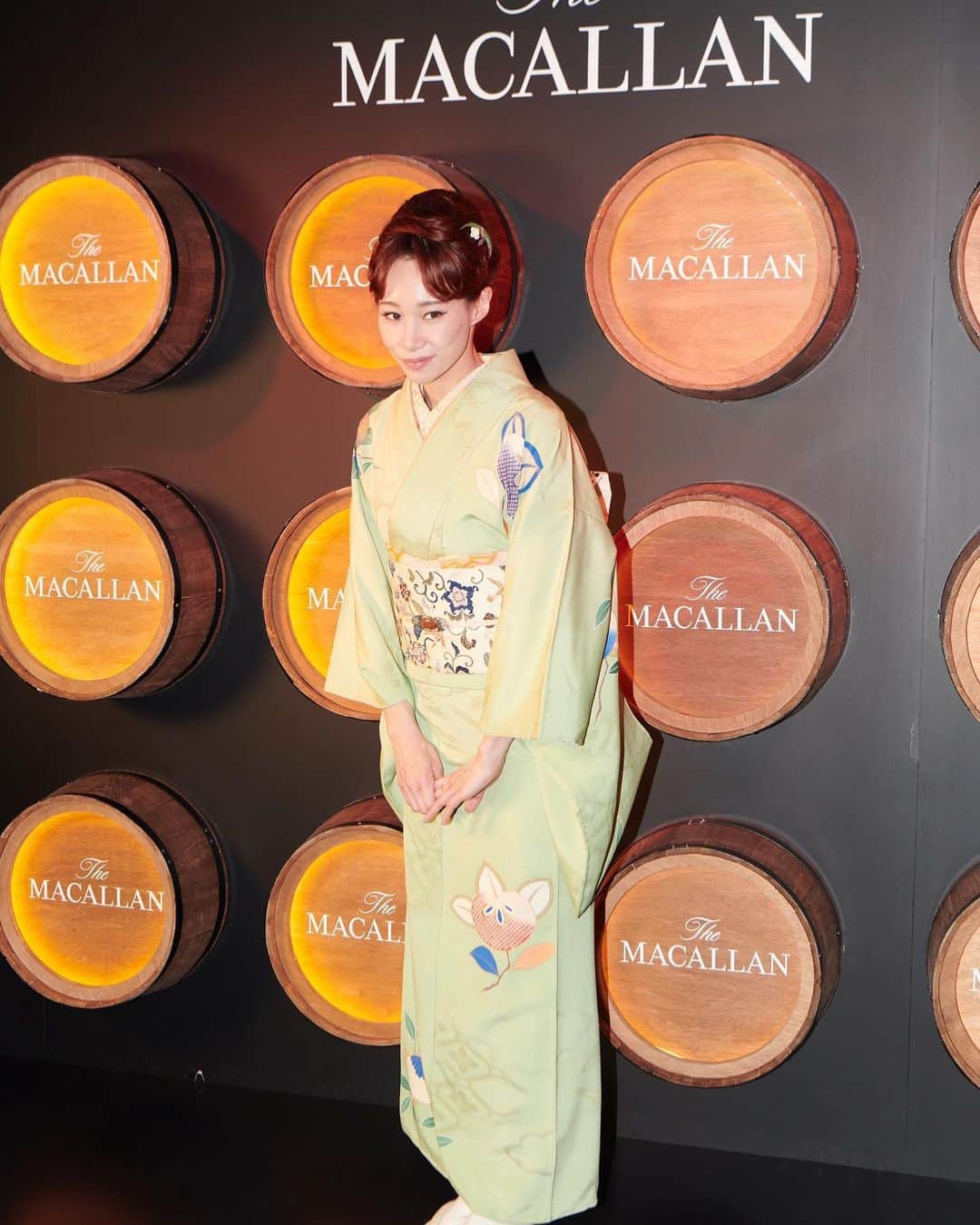 マドモアゼル・ユリアさんのインスタグラム写真 - (マドモアゼル・ユリアInstagram)「DJ for @themacallan_japan Party  先日、六本木ヒルズで行われていたマッカランさんのイベントでDJをさせて頂きました🎧👘 以前マッカランさんと撮った映像でも、お着物でDJをしている様子を撮っていただいたので、その際のお着物で実際にイベントでDJできて嬉しかったです❤️‍🔥 こちらの映像、とっても素敵なのでぜひご覧頂きたいです🎞️ イベントはMIYAVIさんのライブもあり、とっても楽しかった😆🔥  #themacallan #マッカラン #macallan」5月4日 23時08分 - mademoiselle_yulia