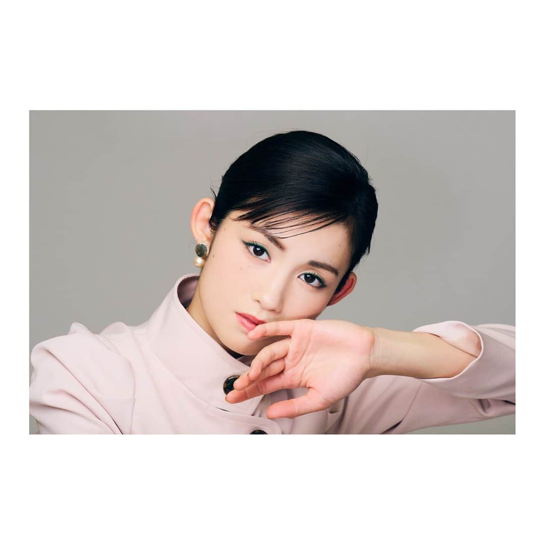 のインスタグラム：「カレンダーオフショット📸 どれがお好み脇ちゃん？  📸 Jumpei Yamadaさん @jumpeiyamada  💄 阿部水彩子さん　　@mitakooooooo」