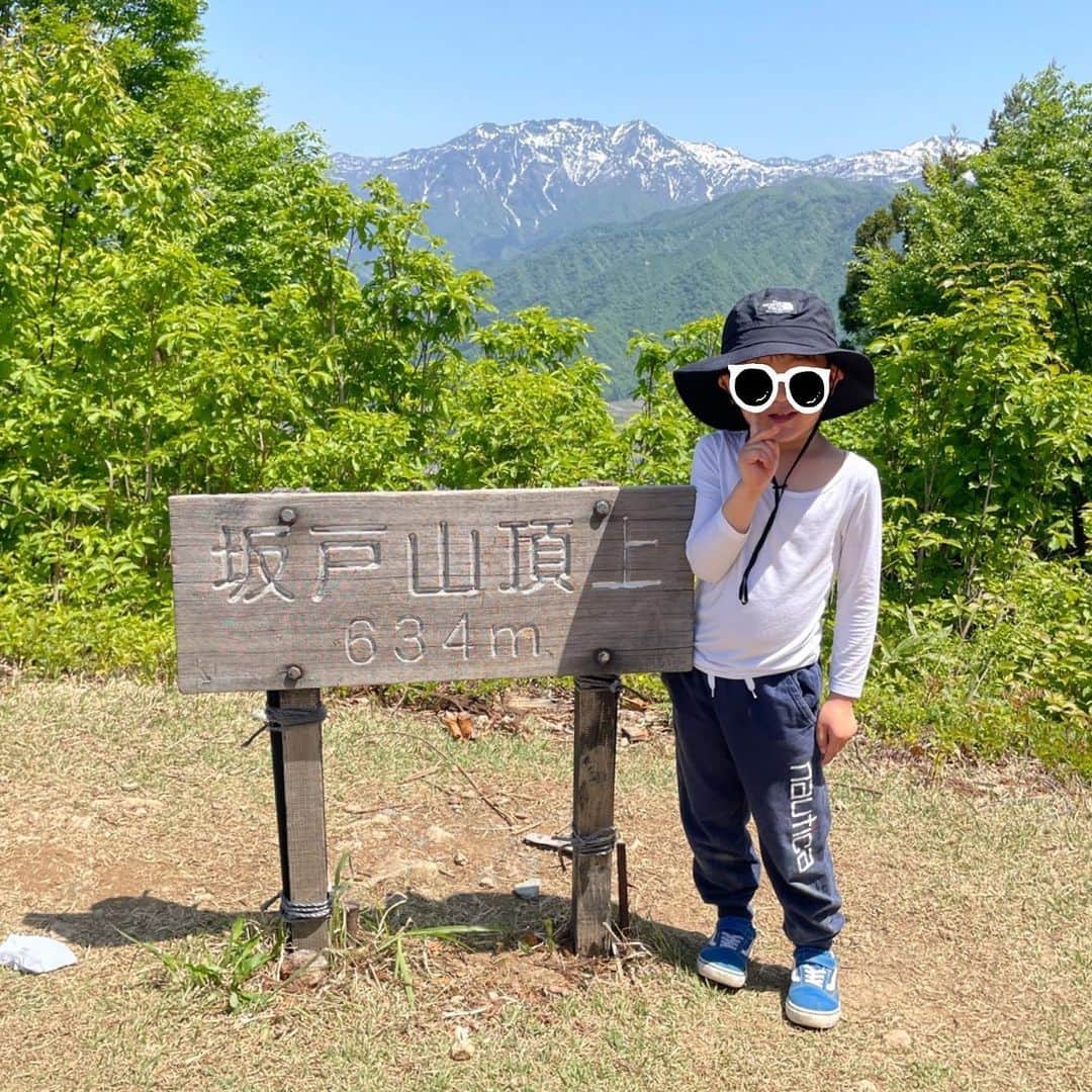 吉村民さんのインスタグラム写真 - (吉村民Instagram)「息子とプチ登山。  634mは5歳児には ちょっぴり辛かったようですが、 頑張って登頂しました☺︎」5月4日 23時11分 - yoshimuratami