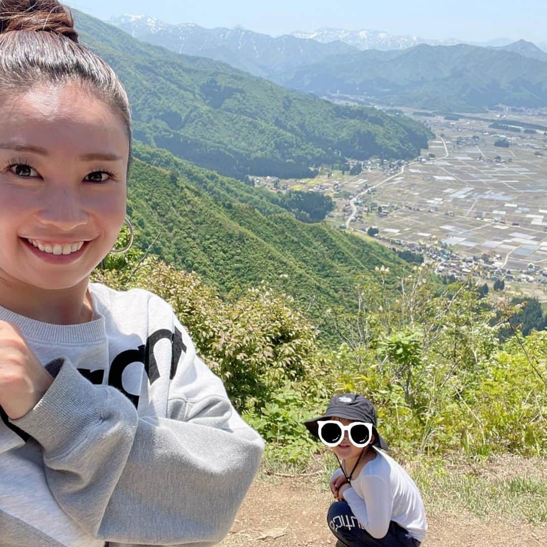 吉村民さんのインスタグラム写真 - (吉村民Instagram)「息子とプチ登山。  634mは5歳児には ちょっぴり辛かったようですが、 頑張って登頂しました☺︎」5月4日 23時11分 - yoshimuratami