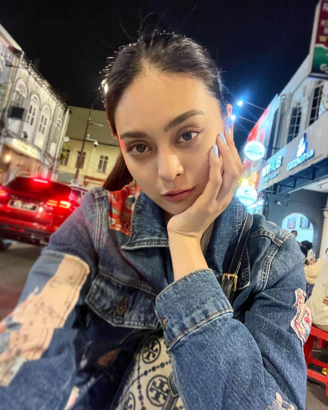 遊海 Yuumiのインスタグラム：「Selamat Malam KL ❤️  📍ペタリンストリート・チャイナタウンクアラルンプール #kualalumpur #petalingstreet #kl #malaysia #klnight #マレーシア　#クアラルンプール　#ペタリンストリート　#マレーシア旅行」