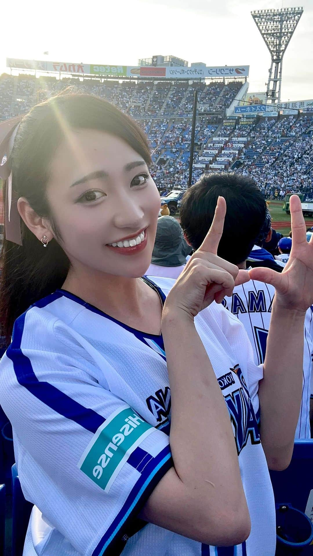 内田ゆめのインスタグラム：「ゴールデンウィーク売り子ありがと❤️  5月6日は新宿にて対バンあるよ！！ そして、6月11日は３期生お披露目イベントあります！！！  可愛い３期ちゃんを観にきてください🎀  ライブもお待ちしてます♪  昨日の横浜スタジアムで大好きなベイスターズドック食べました❤️❤️❤️❤️❤️❤️❤️❤️本当にこれ大好きなんです。 はらぺーーーにょ！！❤️  #売り子  #Hisense #ハイセンス #横浜DeNAベイスターズ #baystars #大画面大応援プロジェクト #横浜応援にハイセンス参戦 #こんな所にハイセンス  #sponsor  #ビール売り子 #東京ドーム  #tokyodome」