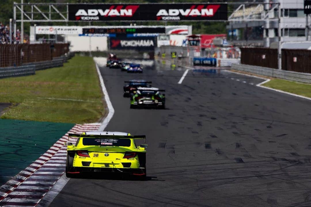 小河諒さんのインスタグラム写真 - (小河諒Instagram)「SUPERGT  織戸さんと永井選手 そしてチームの皆んなが作り上げて来た素晴らしい雰囲気の中 日本最高峰のレースにデビューしました。  望んでいた結果とはなりませんでしたが、 今まで培って来たものを出し切る事ができました。  観客の皆さんのパワー💪 SUPERGTの素晴らしさを実感。  8月の富士大会までには さらに速く、強くなって帰って来ます‼️  ありがとうございました！  #SUPERGT」5月4日 23時20分 - ryo_ogawa_