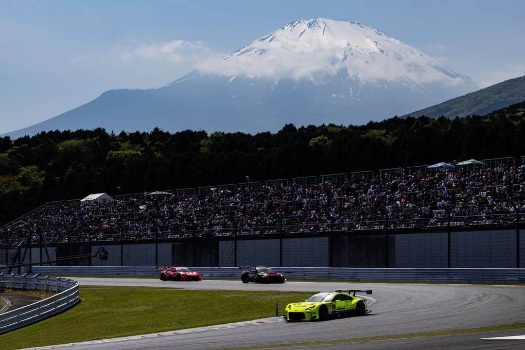小河諒さんのインスタグラム写真 - (小河諒Instagram)「SUPERGT  織戸さんと永井選手 そしてチームの皆んなが作り上げて来た素晴らしい雰囲気の中 日本最高峰のレースにデビューしました。  望んでいた結果とはなりませんでしたが、 今まで培って来たものを出し切る事ができました。  観客の皆さんのパワー💪 SUPERGTの素晴らしさを実感。  8月の富士大会までには さらに速く、強くなって帰って来ます‼️  ありがとうございました！  #SUPERGT」5月4日 23時20分 - ryo_ogawa_