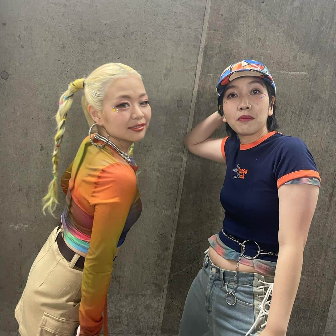 荒川さんのインスタグラム写真 - (荒川Instagram)「#ガルアワ #girlsaward   NYLON JAPAN ✖️atoms pink ステージ🧡🧡🧡🧡🧡🧡🧡  いろんな世界のすごい方々がいて 芸人として、もっとおっきくなりたいっ！ってほんきで思いました💖💖💖💖💖💖 夢の時間を ありがとうございました💖💖💖💖😭😭😭😭😭  #まぢですごい世界 #ほんまにこの世界の一線でやってる方々はえぐい！！！ #お邪魔させて頂けてありがとうございましたと思うばかり #ほんまに私も頑張るぞ！と生きる活力をもらえた #みんな私芸能人いっぱい見たで😝www #アゲ  前、別のファッションショーに 出させていただいた時に まっっったく写真を撮ってなくて後悔しすぎてこれでもかと 写真撮らせてもらったから連続投稿させて🥰🥰🥰❗️💕ゎら」5月4日 23時21分 - khkhkhzk