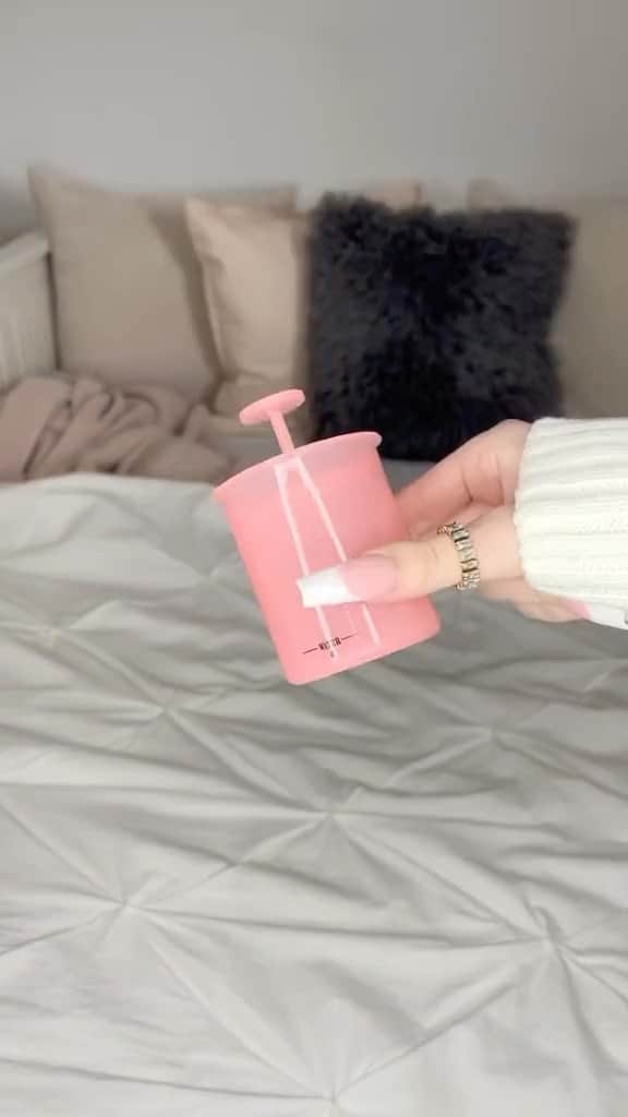 SHEINのインスタグラム：「We‘re so pumped to try that pink foaming cup 💗🫧😍 Which beauty tools would you grab for your glam station? 👇 @beautyandorganizing  🔗:https://www.shein.com/home  #SHEIN #SHEINstyle #fashion #chic #saveinstyle」