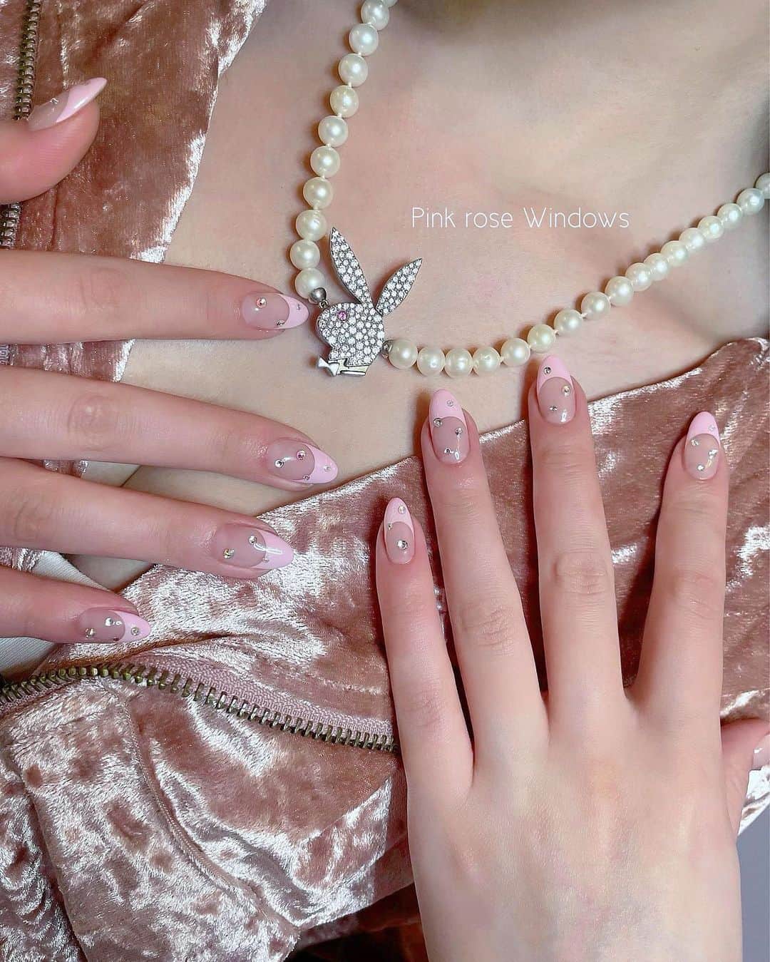 KAI32のインスタグラム：「. @emmajasmine12345 瑛茉ジャスミンちゃんの最近のネイルをまとめてみました❤︎ . モデルのお仕事があるのでシンプルめが多いよ💅🏻 . いつもご来店ありがとうございます🦋✨ . . . #pinkrosewindow #pink_rose_window」