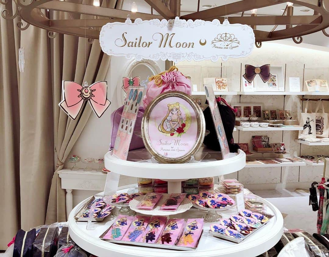 Sailor Moonさんのインスタグラム写真 - (Sailor MoonInstagram)「✨🌙 #tbt to the Sailor Moon x Princess One Spoon collab! I went to the store in 2018 in Japan! So awesome!!! 🌙✨  #sailormoon #セーラームーン」5月4日 23時41分 - sailormoon_sc