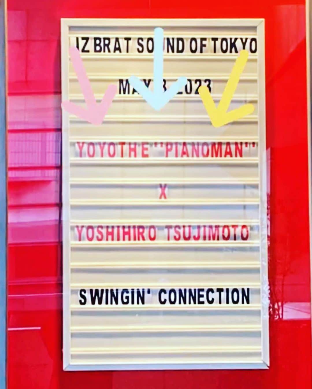 YoYoさんのインスタグラム写真 - (YoYoInstagram)「これが光り輝く「よよつじカクテル」  企画にまつわるborderのBlue、YoshihiroのブロンドのYellow、Yoshihiroの衣装系のRedを混ぜ合わせたカラフルなノンアルカクテルはなんと昨日、 40杯オーダーが入ったようです！！！ 相当凄い！！！👏👏👏  「よしひろ！よくやったぞ！」 楽屋ではそんなやり取りがなされていました(*ﾟ∀ﾟ*)  【東京公演】YoYo the "Pianoman" × 辻本美博『Swingin' Connection～関東編～』＠東京・JZ Brat 2023年5月3日(水・祝)  はちゃめちゃ音楽しましたね！！！ 帰ってこれたJZ Bratの音響音圧はやはり良好◯ 皆さんが満席絵で敷き詰めてくれた客席！！その期待に応えたい気持ちを胸に。。。 今回のカルテットメンバーとの音のコミュニケーション、これがまたフレッシュで♫ますます歌う心が連鎖してゆき、ステージから客席へと一体な会場に。そこに生まれる音楽時間は最幸！！！(((o(*ﾟ▽ﾟ*)o))) そんな思いを身体で表現したようなパフォーマンス。インストセッションで最高潮を記録、した感覚になれるような、、、１日経った今もなお余韻に浸ってオリます^ ^  言葉で語り尽くせない。そんな内容の濃いライブ、１日、、、。  この熱を6/17大阪へホクホクに繋げてゆきます🔥  #yoyothepianoman #辻本美博」5月4日 23時43分 - yoyo_soffet