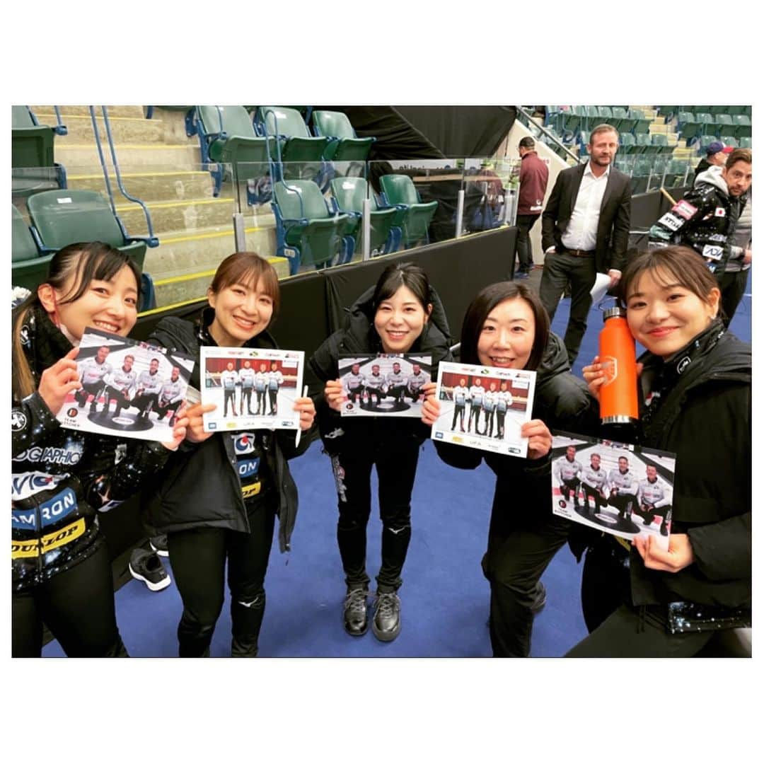 吉田夕梨花のインスタグラム：「. KIOTI Tractor Champions Cup🚜 2022-2023season最後の大会をReginaで行ってます🥌 . . どの会場に行っても有難いことにチームのファンがいるけど、 私もずっとグランドスラムチームの1ファンです😊 . . . #りょうじさんは畑忙しくてお休みです #でも昨日電話したらめっちゃ元気そうでした🙋🏻‍♀️ #グローバルwifi #gobeyonder @grandslamofcurling  @locosolare @ロコソラーレ」