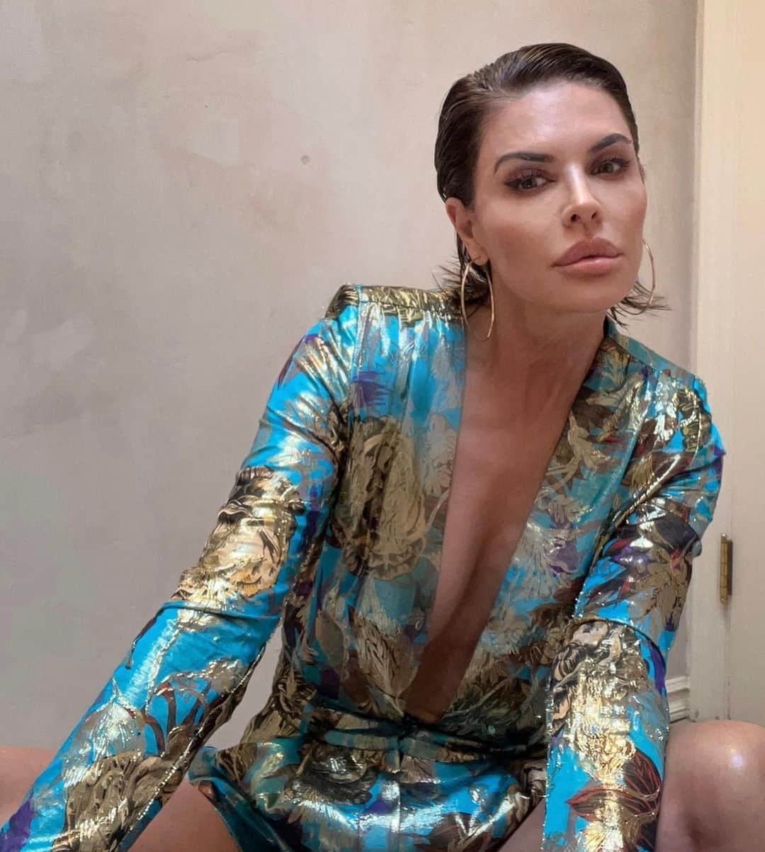 リサ・リナさんのインスタグラム写真 - (リサ・リナInstagram)「“Though she be but Little,  She is fierce. “ -William Shakespeare」5月5日 10時42分 - lisarinna