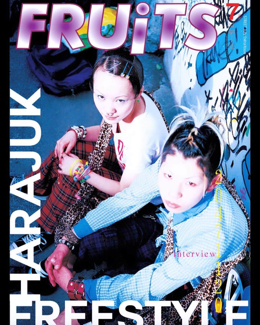 FRUiTSさんのインスタグラム写真 - (FRUiTSInstagram)「The official English translation of FRUiTS No.001 has landed!  Hit the link in the bio to get your English ePub edition of the magazine that firmly placed Harajuku on the global street fashion map.  https://tokyofruits.com/」5月5日 10時43分 - fruitsmag