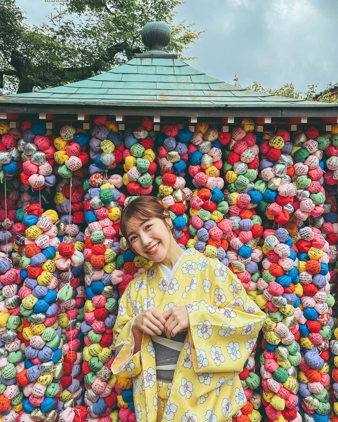 黒田りさのインスタグラム：「⛩️ 弾丸京都祇園旅🫶 ぎをん錦さんでお着物レンタル ↓ 八坂神社 ↓ 虎屋さんであんみつ ↓ 八坂庚申堂 ↓ ぎおん家さんで親子丼  弾丸なので、ご飯屋さんなどは並んだり予約したりせずにふらっと入れるところに行きましたっ✌️✨ 多分トータル3時間くらい！  ぎをん錦さんは前日予約で50%オフでした🫣 また京都に来たらお着物着たいな〜🌼  #国内旅行#京都#京都祇園#京都祇園旅行#京都旅行#京都散歩#京都観光#着物レンタル#着物コーディネート#着物女子#祇園ランチ#祇園カフェ#京都ランチ#京都カフェ#kyoto#kyotojapan #kyototravel #kyotocafe #kyotolunch#kimono」