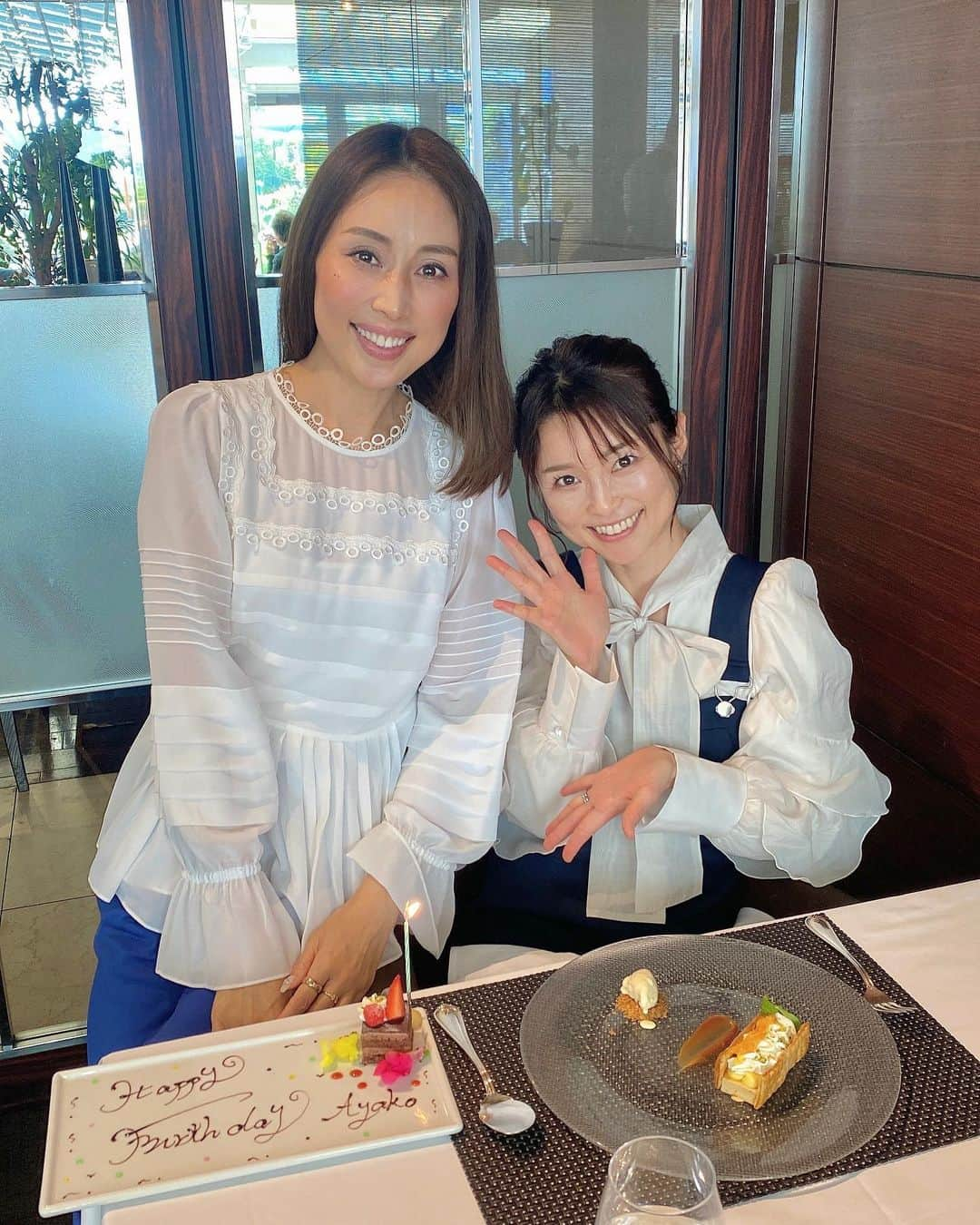 藤田りえのインスタグラム：「前回の投稿の続き。 ⁡ ランチのお相手は宮田綾子ちゃんでした。 @ayako__miyata  ハピバ！！ この美貌で51歳ってどないなっとんねん。 ⁡ 人を好きになるときの感覚が全く一緒で盛り上がったわ(°▽°) 条件じゃないのよね。 ⁡ 私の話も親身になって聞いてくれてありがとう。心強かった！ ⁡ #藤田りえ #48歳 #1974年生まれ #アラフィフ #アラフォー #40代 #宮田綾子 #私の推し笑」