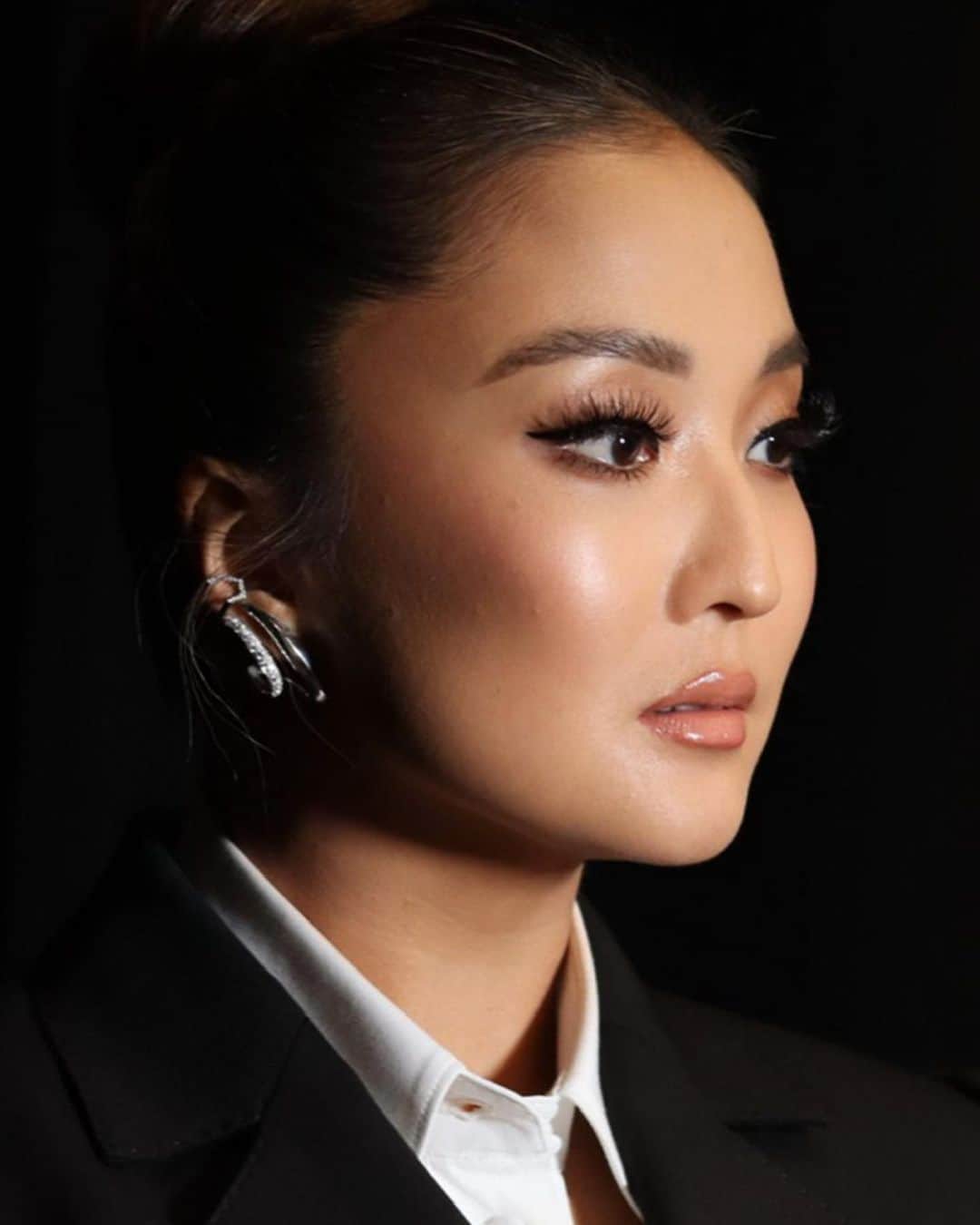 Carolina Gonzalezのインスタグラム：「⭐️MS. PARK⭐️ Today in NYC @ashleyparklady  Stylist @erinwalshstyle  Hair @claraleopard  #MakeupByMe @cgonzalezbeauty  #CGonzalezBeauty  Photos & Assisted by @veronicagaona」