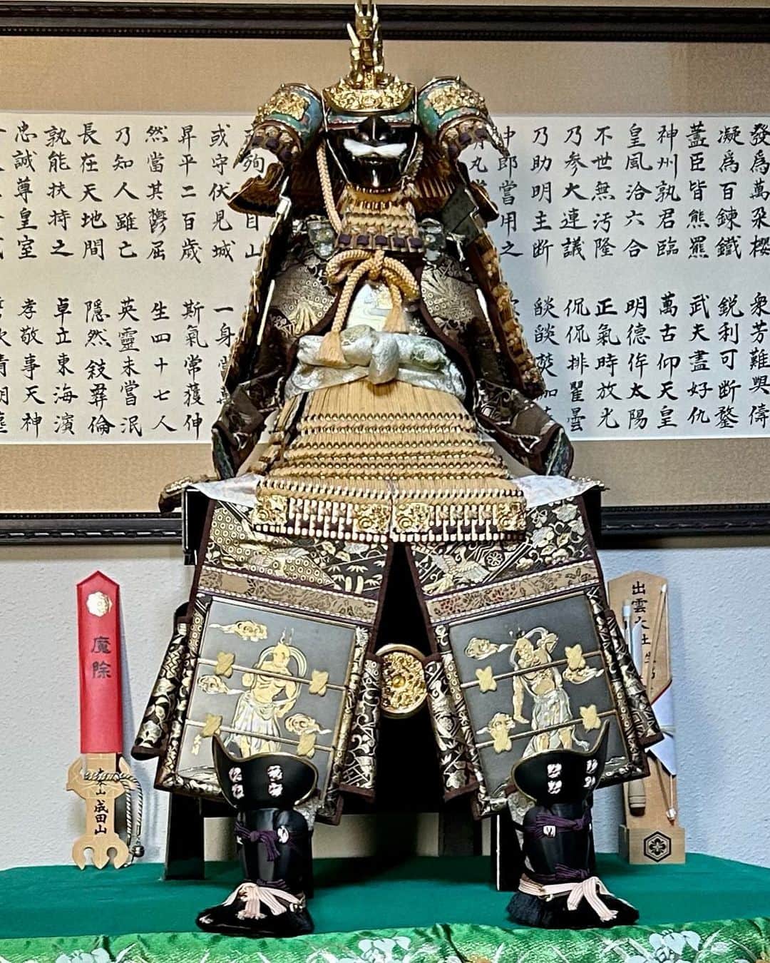 土屋眞弓のインスタグラム：「端午の節句 五月晴れの今日の良き日に思うこと  土屋家の男子よ 強く逞しくそして心優しい 日本男子であれ🇯🇵  #端午の節句  #日本文化」