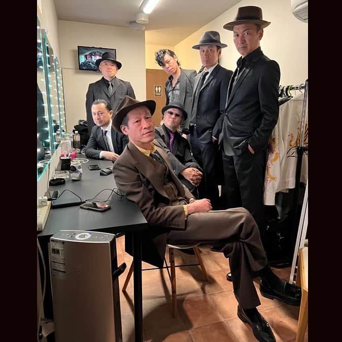 田中和のインスタグラム：「5/4念願の素敵箱♪真鍋くんの拘りが随処に溢れたTOP BEAT CLUB！ がっつりお越し下さり〜ホントありがとうございました♪ 気心知れたレディキャロラインとだし超楽しかった！ 噂のウマウマごはん、ありつけなかったので次回(泣)食レポさせて頂きます！ スタッフの皆さまも丁寧な対応ありがとうございました。  #勝手にしやがれ  #ネオデカダンスピエロツアー  #レディオキャロライン  #topbeatclub」