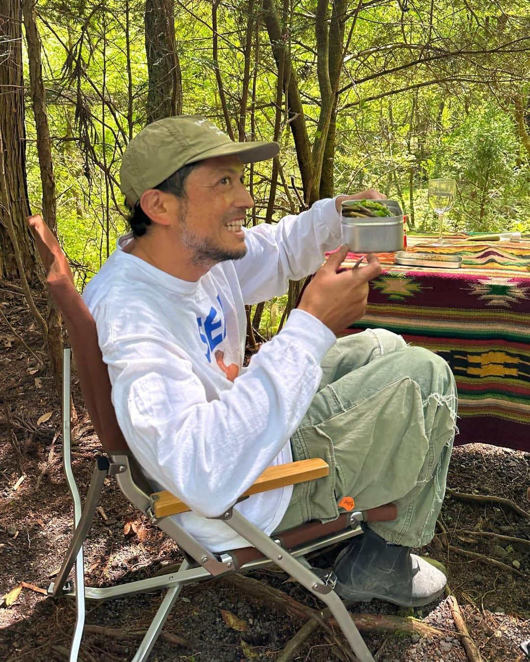 池内博之さんのインスタグラム写真 - (池内博之Instagram)「森のレストラン⛰ #キャンプ飯  #camping  #キャンプ  #山  #川」5月5日 10時07分 - hiroyuki.ikeuchi