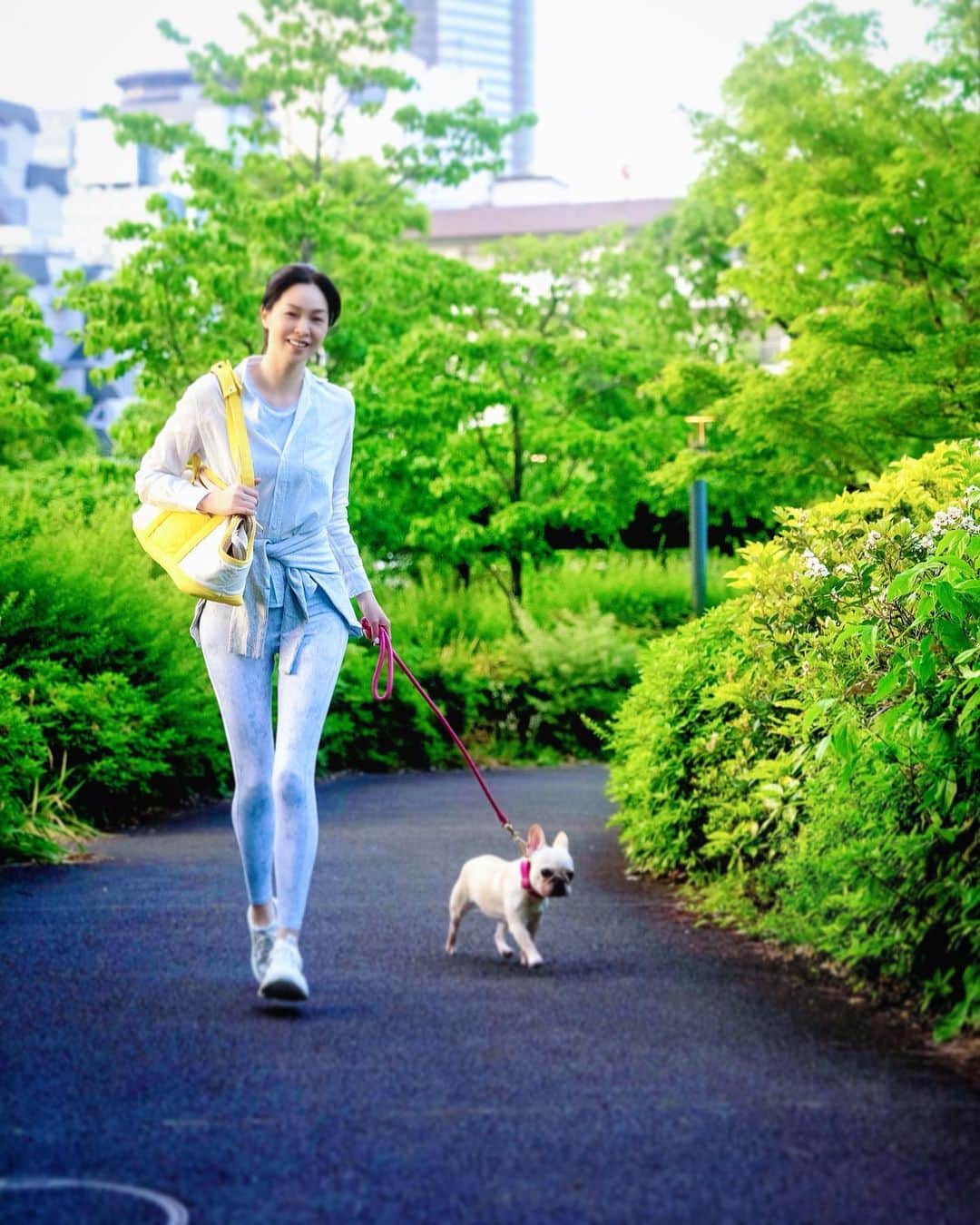 川原亜矢子のインスタグラム：「GW #frenchbulldog #tokyo #holyday #ゴールデンウィーク #フレブル #コスメ #brilliage #artisanandartist」