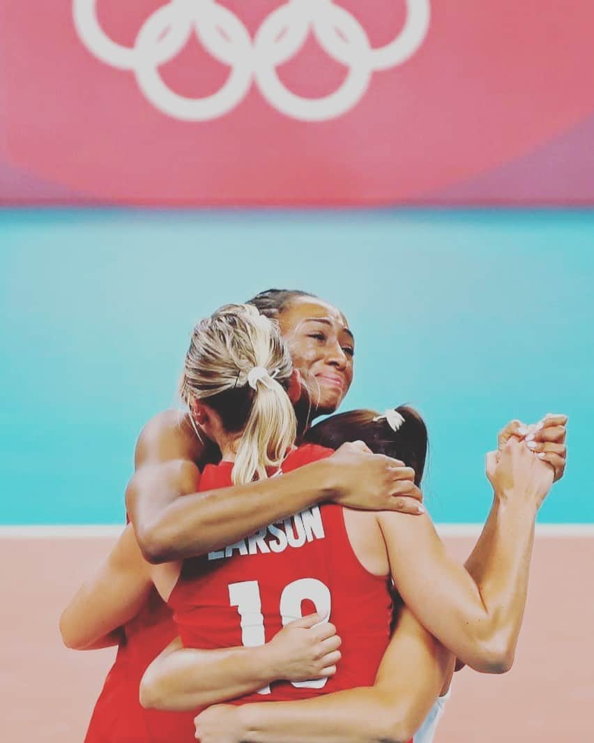 ジョーダン・ラーソンのインスタグラム：「Also can’t wait for more memories like this…   Excited to be back with @usavwnt! 🤍💪🏻❤️」