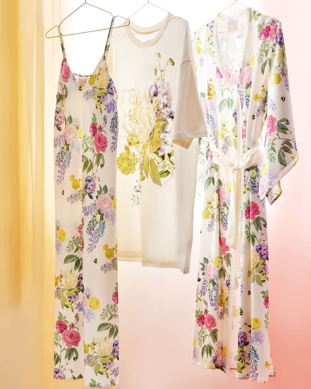 プリマークさんのインスタグラム写真 - (プリマークInstagram)「Dearest Reader...Our brand new Bridgerton inspired nightwear has landed 🌸 Prices from £11/€13/$15 #Primark #Nightwear   Featuring items from our #PrimarkCares range 💙」5月5日 2時00分 - primark