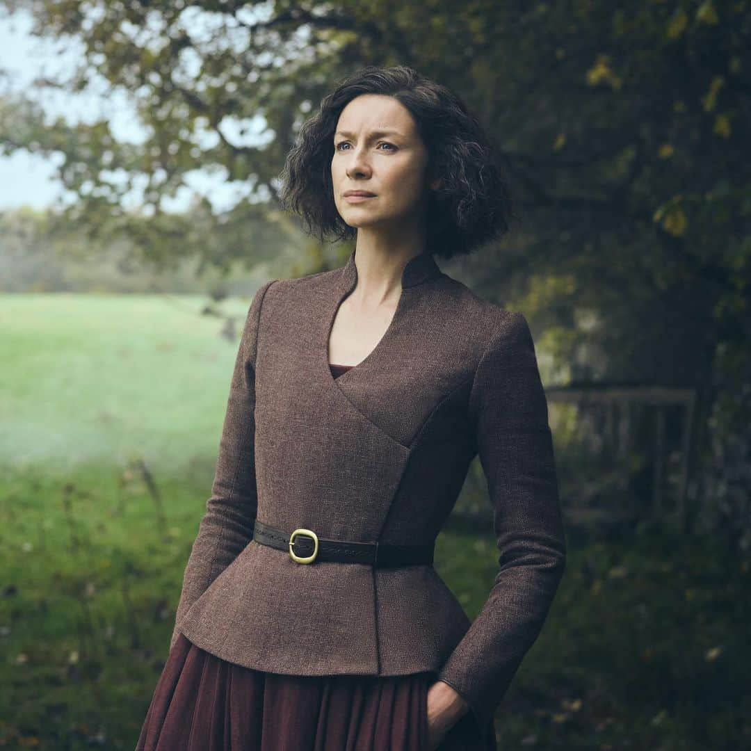 カトリナ･バルフのインスタグラム：「Where would we be without her?! #Outlander」