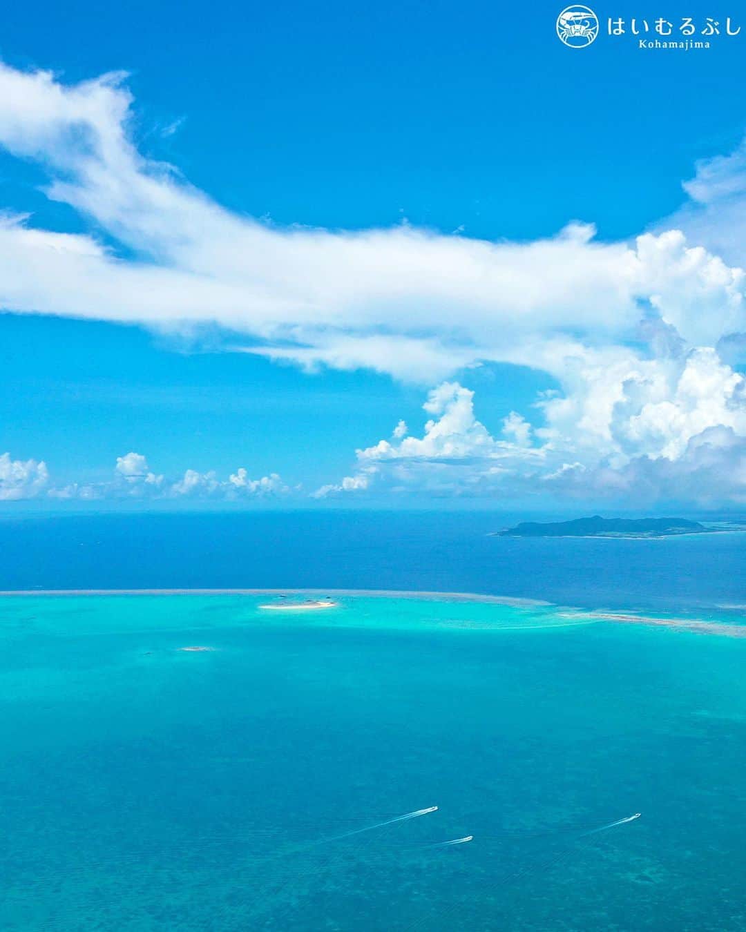 HAIMURUBUSHI はいむるぶしさんのインスタグラム写真 - (HAIMURUBUSHI はいむるぶしInstagram)「小浜島・はいむるぶしから癒しの景色をお届けします。 八重山ブルーの海に浮かぶ真っ白な浜島… サンゴ砂が自然に堆積してできた砂浜。 干潮時に姿を現すことから幻の島の愛称で人気がある絶景スポット！ 今年も多くの人たちで賑わいそうです。 #沖縄 #八重山諸島 #離島 #サンゴ礁 #海 #幻の島 #景色 #小浜島 #リゾート #ホテル #はいむるぶし  #japan #okinawa #yaeyama #island #coral #sea #beautiful #scenery #resort #hotel#haimurubushi」5月5日 2時26分 - haimurubushi_resorts