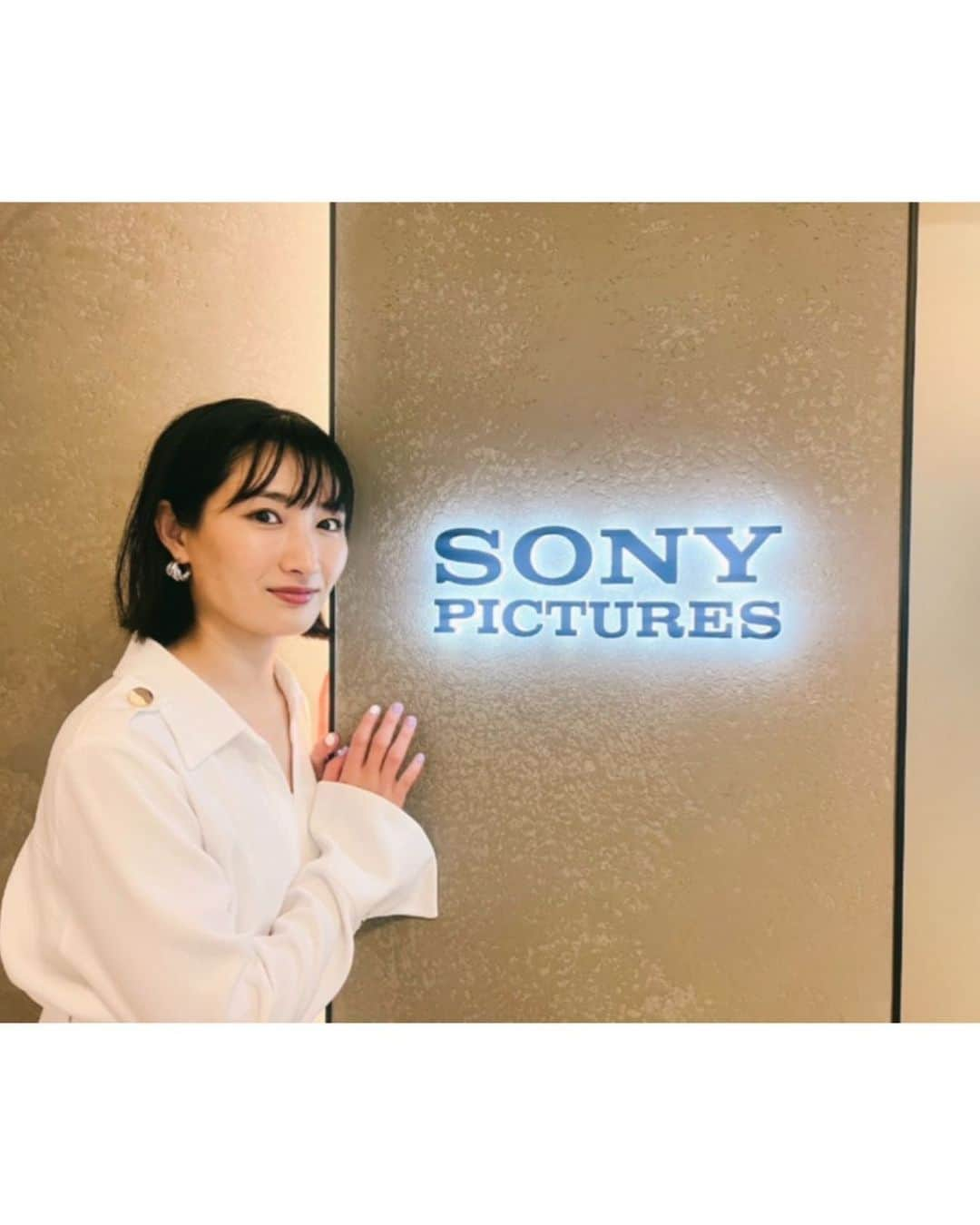 武田梨奈さんのインスタグラム写真 - (武田梨奈Instagram)「🇭🇰 数ヶ月ぶりにお仕事で香港に来れたので、 私が所属する事務所のグループ会社 Sony Pictures HK Sony Music Entertainment HK 香港支社にお邪魔しました☺️🤝  同じカンパニーでいてもなかなかお会いする機会はないので、未来に向けて素敵な時間を共有できて嬉しかったです🤍🖤🤍   #hongkong」5月5日 2時34分 - rinatakeda615