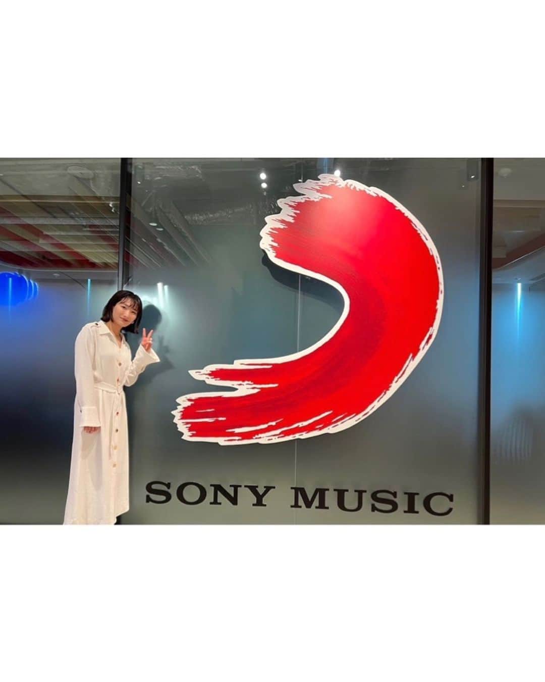 武田梨奈さんのインスタグラム写真 - (武田梨奈Instagram)「🇭🇰 数ヶ月ぶりにお仕事で香港に来れたので、 私が所属する事務所のグループ会社 Sony Pictures HK Sony Music Entertainment HK 香港支社にお邪魔しました☺️🤝  同じカンパニーでいてもなかなかお会いする機会はないので、未来に向けて素敵な時間を共有できて嬉しかったです🤍🖤🤍   #hongkong」5月5日 2時34分 - rinatakeda615