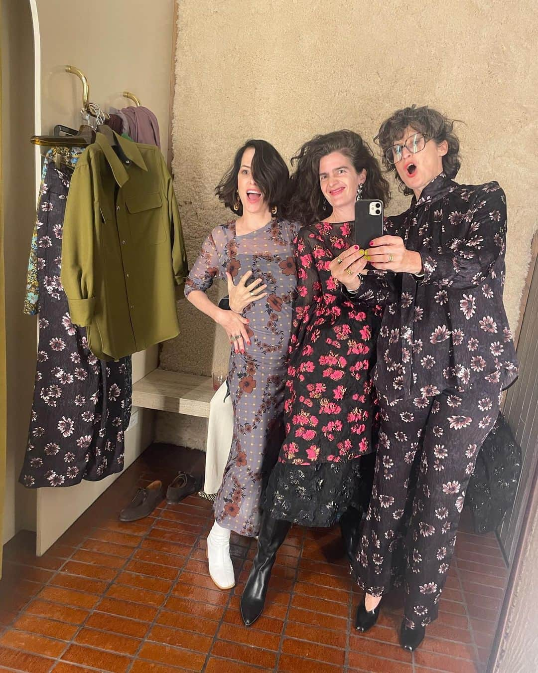 レイチェルコーミーさんのインスタグラム写真 - (レイチェルコーミーInstagram)「Dressing Room Chronicles with @alexauder @itsparkerposey #gabyhoffmann @cindysherman Thank you to everyone who came out!」5月5日 2時49分 - rachelcomey