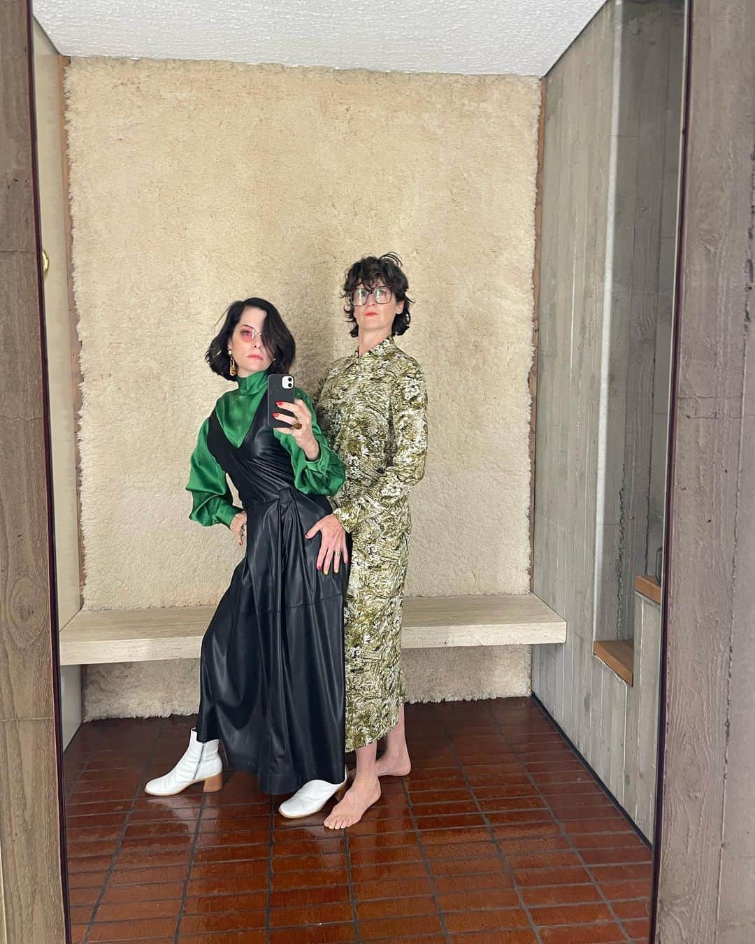 レイチェルコーミーのインスタグラム：「Dressing Room Chronicles with @alexauder @itsparkerposey #gabyhoffmann @cindysherman Thank you to everyone who came out!」