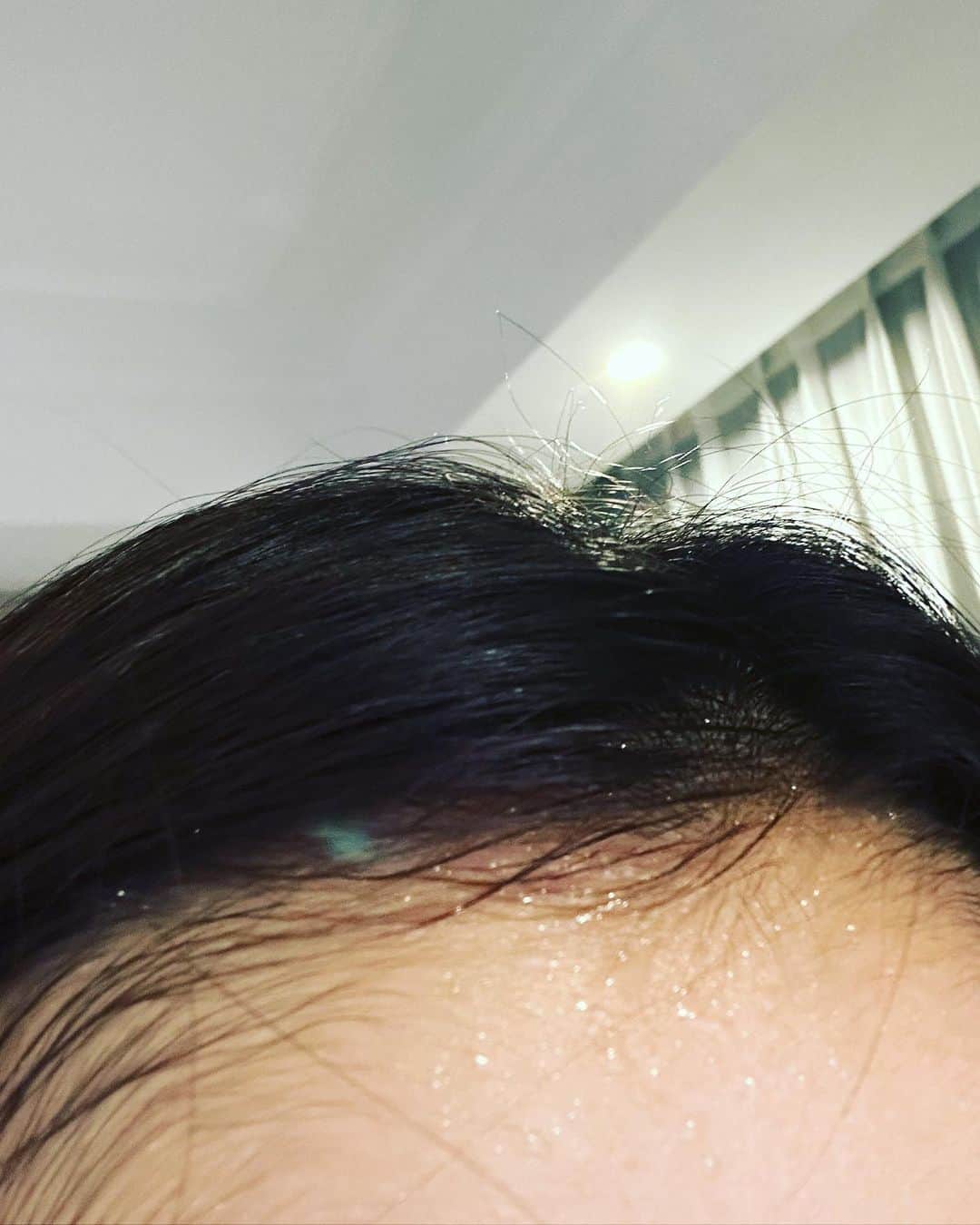 クアン・シャオトン（Guan Xiaotong）のインスタグラム：「求求自己…别太馋了 饿着饿着吧 不然无解😶」