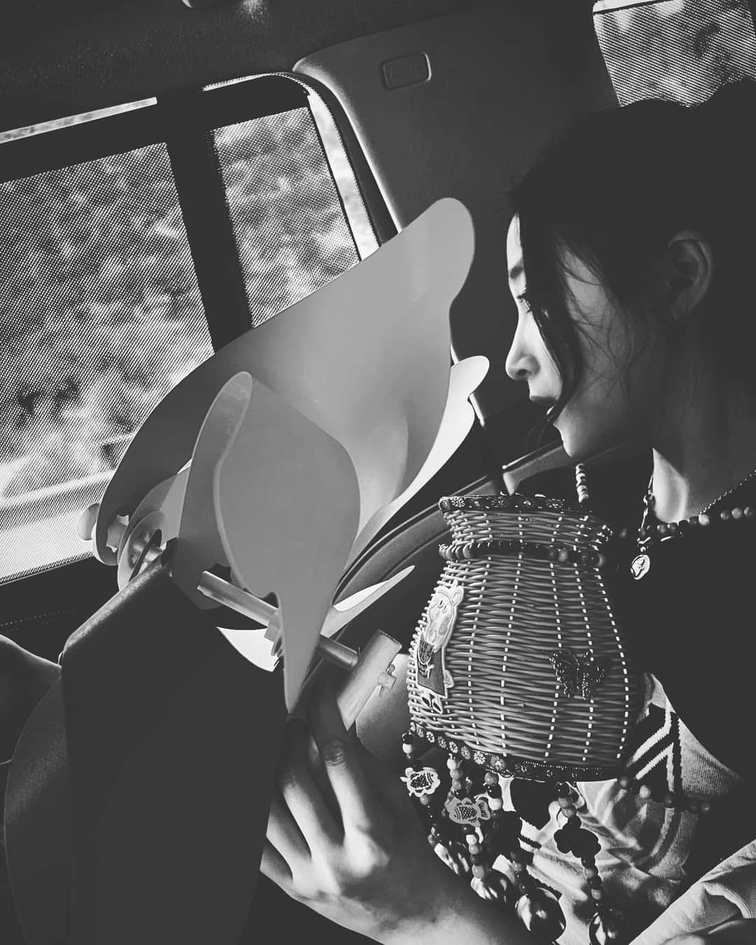 クアン・シャオトン（Guan Xiaotong）のインスタグラム：「开心………？ 🥱😵‍💫🤐」