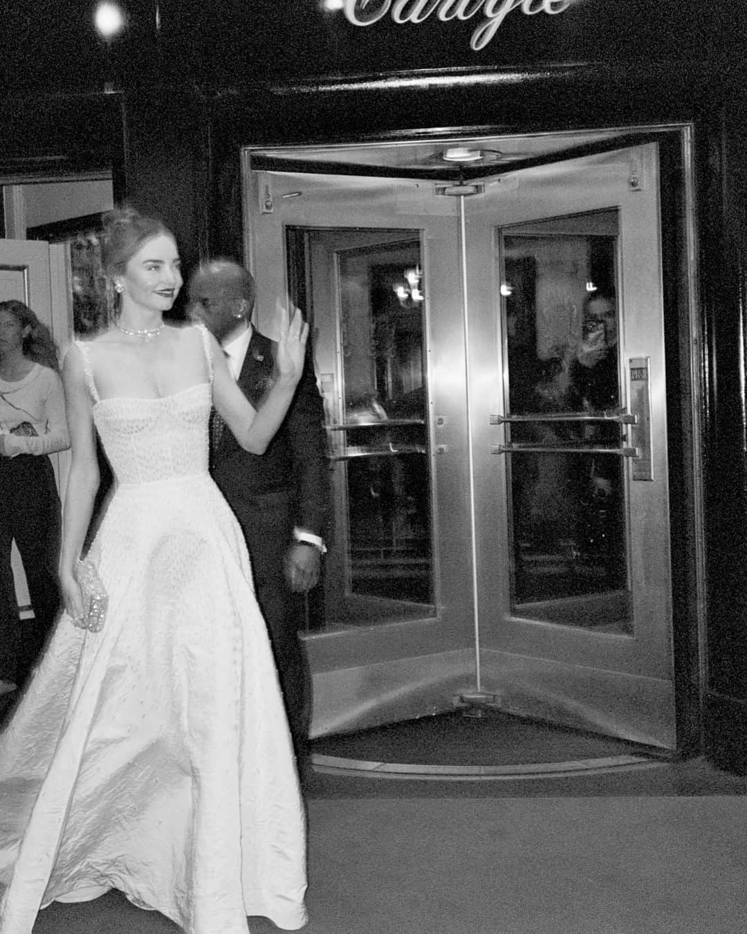 のインスタグラム：「Met on film 🖤」