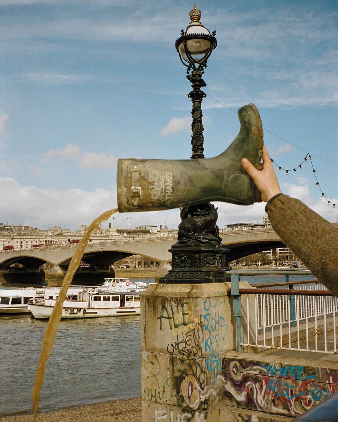 ハンターブーツのインスタグラム：「A catalogue of our upcoming collection with @THAMES MMXX. #thamesandhunter  Arriving next Thursday, 11th May, at 11AM GMT. Sign up to be notified at the link in bio.」