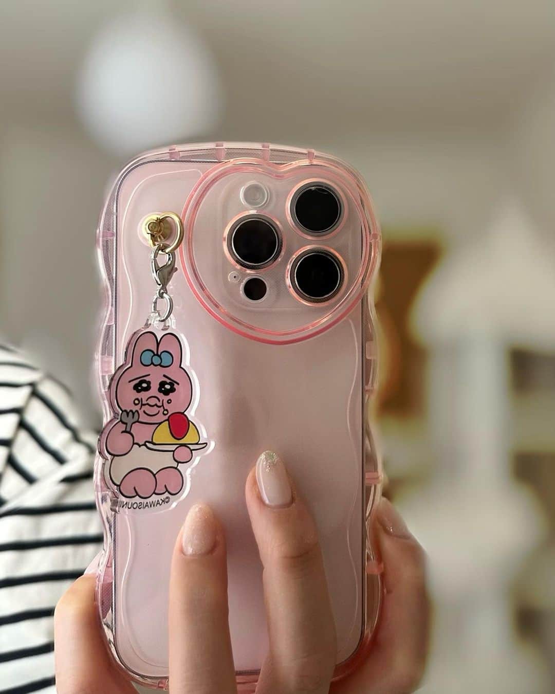 星野もえのインスタグラム：「▼  𝐍𝐄𝐖 𝐢𝐏𝐡𝐨𝐧𝐞 𝐜𝐚𝐬𝐞📱  おぱんちゅうさぎver.🩷  ※ちばゆかちゃんの真似っこです🫣♡  SHEINで購入したケースに キーホルダー付けたよ🫶  そしてこの間の 新宿LUMINE POP UPの様子🫣🤍  #おぱんちゅうさぎ #おぱんちゅうさぎpopup  #おぱんちゅうさぎ好きな人と繋がりたい  #可哀想に❗️ #iphoneケース#iphone14pro」