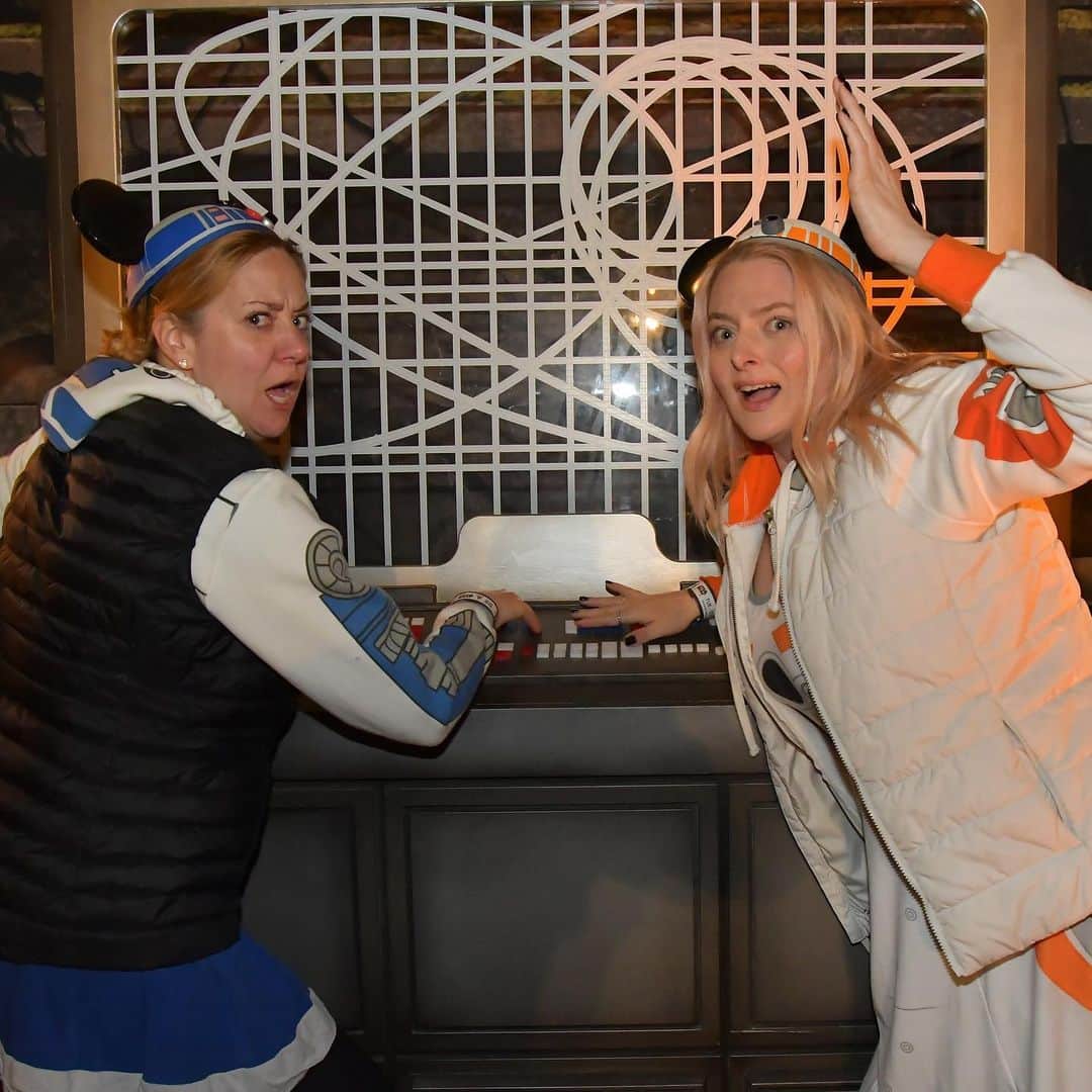 ローレン・アッシュさんのインスタグラム写真 - (ローレン・アッシュInstagram)「May the 4th be with you…」5月5日 3時31分 - laurenelizabethash