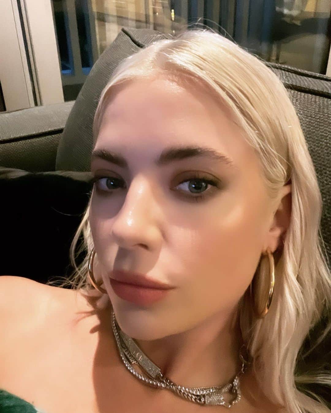 アシュレイ・ベンソンのインスタグラム：「🤍」