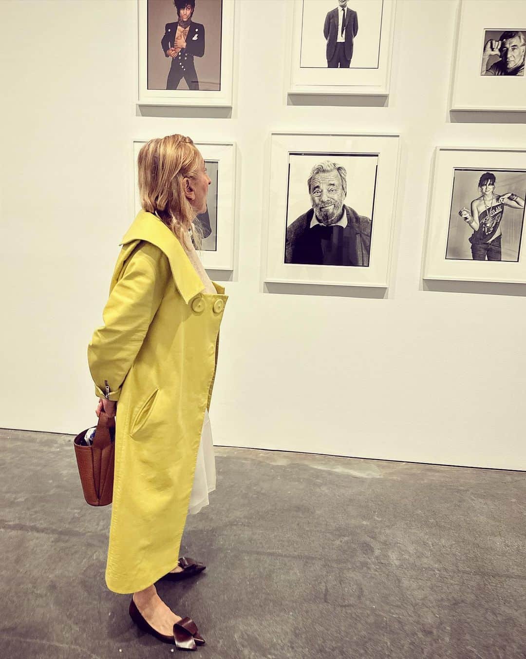 デレク・ブラスバーグさんのインスタグラム写真 - (デレク・ブラスバーグInstagram)「Naomi Campbell and Donyale Luna. Miuccia Prada with Stephen Sondheim. Jared Leto in front of Andy Warhol’s Factory. Anne Hathaway and Marian Anderson. To celebrate what would have been Richard Avedon’s 100th birthday, the @avedonfoundation and @gagosian collaborated on an epic retrospective where we asked some of today’s most important cultural figures to identify a work from Avedon’s archive that they believe explains, in its own way, the enduring influence and genius of the celebrated photographer. The result is more than 200 images spanning seven decades of fashion, celebrity portraiture, civil rights activism, and reportage photography.   For me, working on this exhibition is a full circle moment and a true career highlight. Avedon was the first photographer’s name I ever knew. Growing up in St. Louis, I became a self-educated pop-culture historian by stealing fashion magazines from doctors’ offices and spending hours at the local Barnes & Noble poring over the art, fashion, and photography books. (I was so consumed by The Naked and the Dressed: 20 Years of Versace by Avedon, which was published in 1998, that I started to hide it in another section of the store so no one else could find it.)   I moved to New York City in 2000 to attend journalism school. In the fall of 2002, the Metropolitan Museum of Art organized a show called “Portraits,” which featured Avedon’s most iconic sittings, and I went to see it every Saturday I could. On my last trip to the museum before the show closed, I bought a framed poster in the gift shop of Avedon’s portrait of Marilyn Monroe, which still hangs in my office. Now she looks down pensively on all of my Zoom calls.  The show opens tomorrow at 522 W. 21st St. in New York. It's a testament to Avedon's everlasting influence, of course. But it’s also a master class on Pop culture in the 20th century. Congratulations to the incredible teams at the Avedon Foundation, Gagosian Gallery, and Stefan Beckman Studio. I can't wait for everyone to see this show!」5月5日 3時44分 - derekblasberg